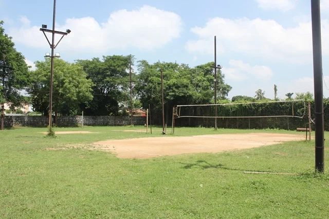 Outdoor net court and grounds at Bokaro Club