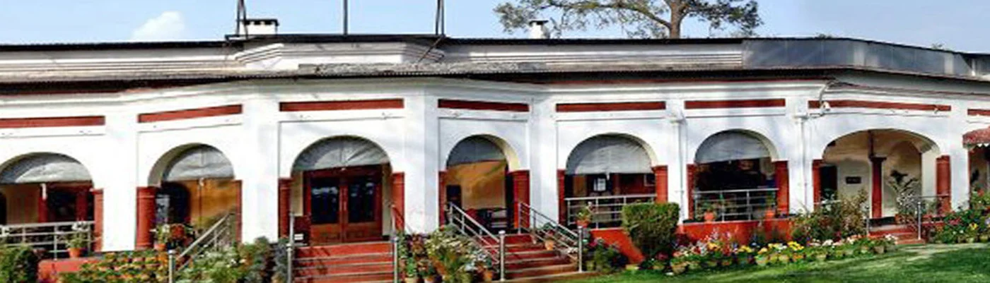 Clubhouse veranda and lawn — Dehradun Club