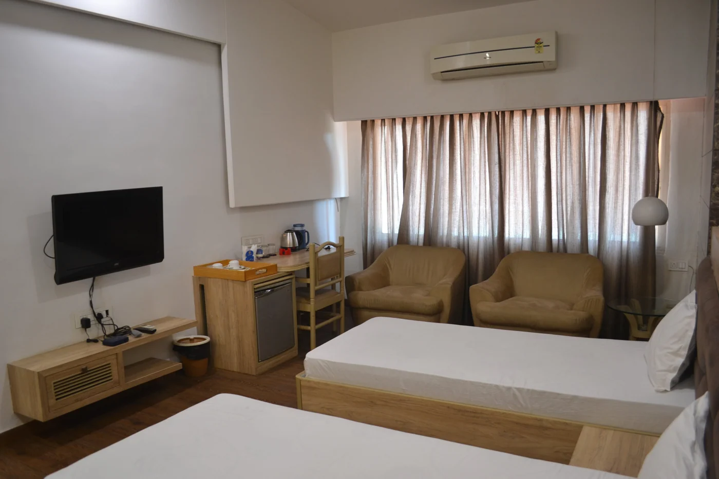 Guest room at Indore Tennis Club