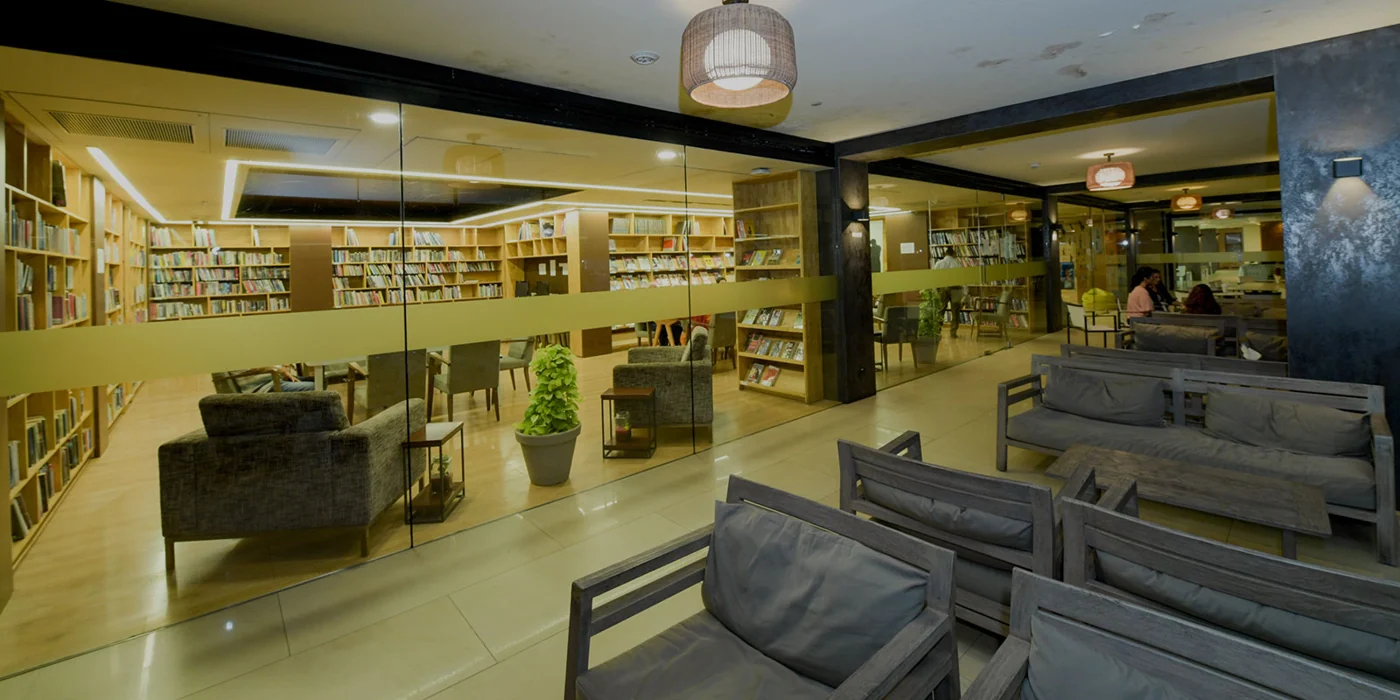 Library and reading area at Otters Club