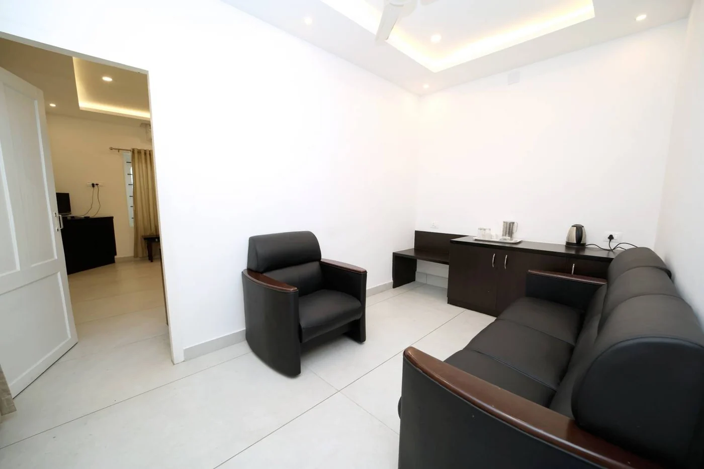 Sri Mulam Club — guest suite sitting area